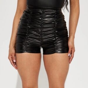Shorts Corto de Cuerina con Diseño Corrugado
