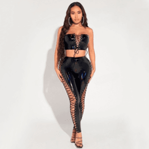 Conjunto Seductor en Charol Con Aberturas