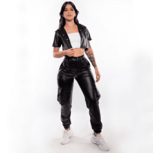 Conjunto Blusa con Botones y Joggers Cargo