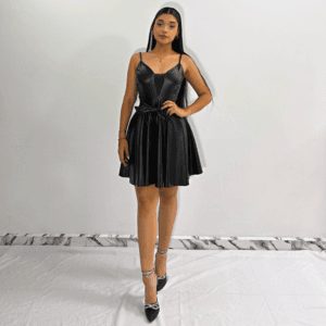 Vestido Acampanado Elegante con Tirantes y cinturon