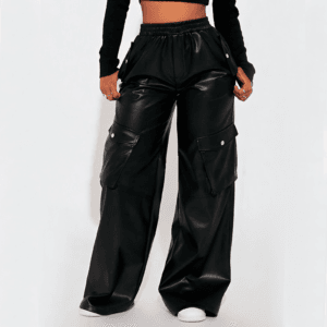 Pantalón cargo con detalles de tendencia