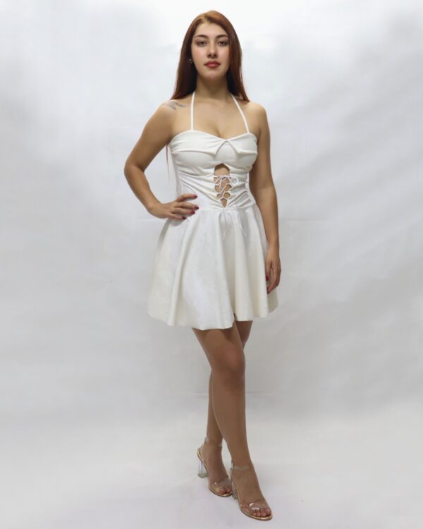 Vestido Corto Acampanado en Cuerina Dama - Image 3
