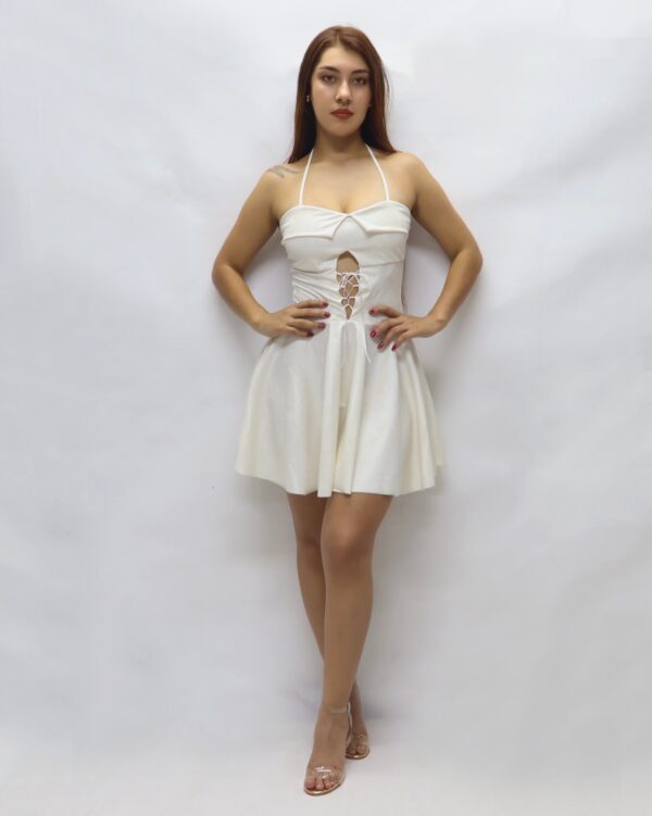 Vestido Corto Acampanado en Cuerina Dama - Image 4