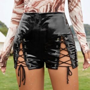 Short de Charol Tiro Alto con Aberturas Frontales