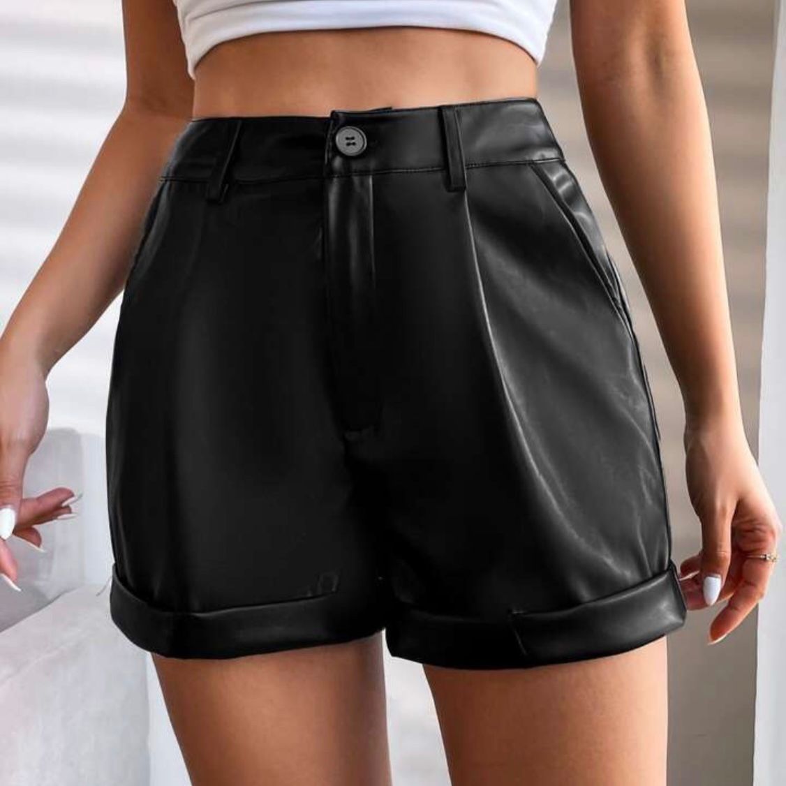 Short Elegante con Corte Ancho, Pinzas y boton