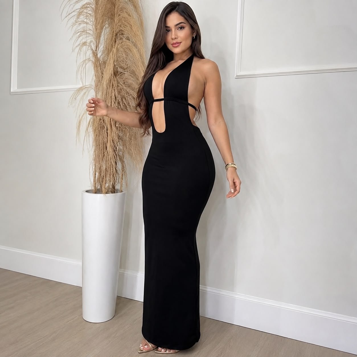 Vestido Largo con Diseño Descotado Ajustado